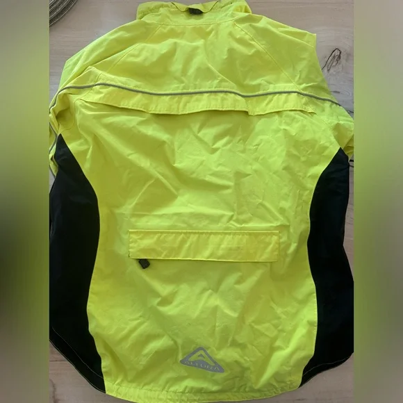 Altura Women’s waterproof high visibility/ night vision jacket. US Size 8 - Picture 5 of 6